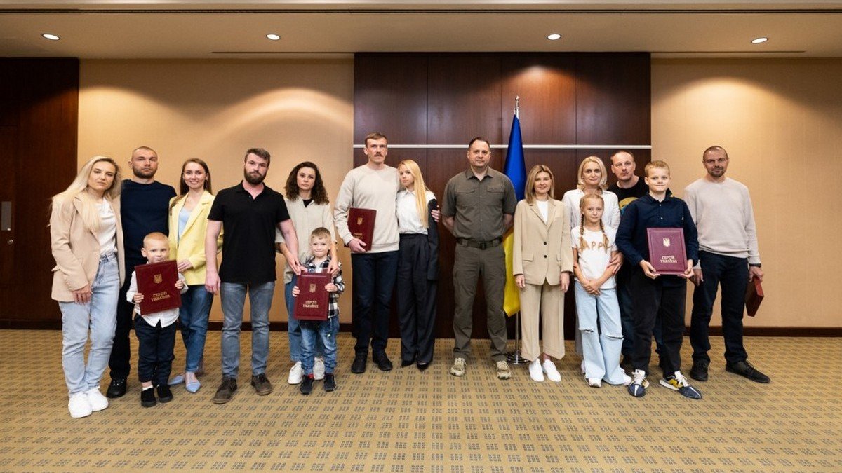 П’ять захисників "Азовсталі" отримали ордени "Золота зірка" та звання Героїв України