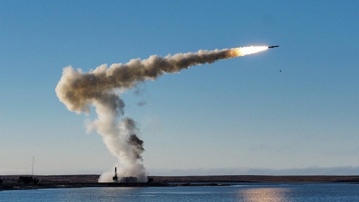 Скільки ракет збили над Україною та чого добиваються росіяни масовими атаками
