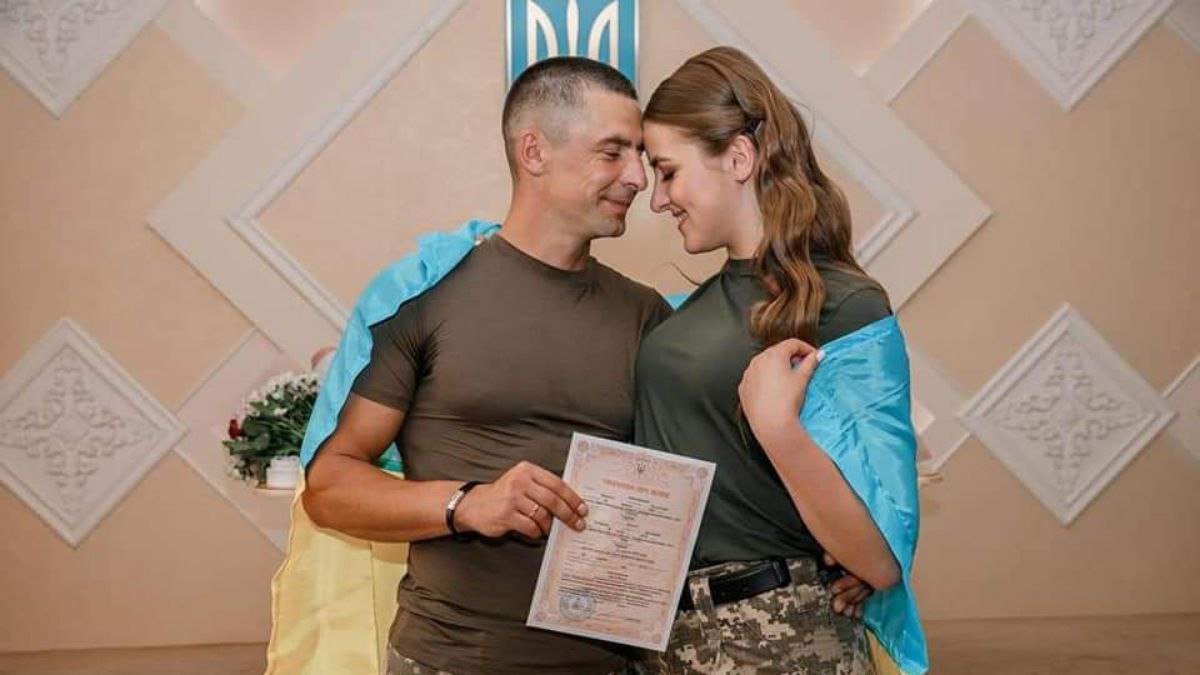 Скільки пар одружилися в Україні у День захисників і захисниць