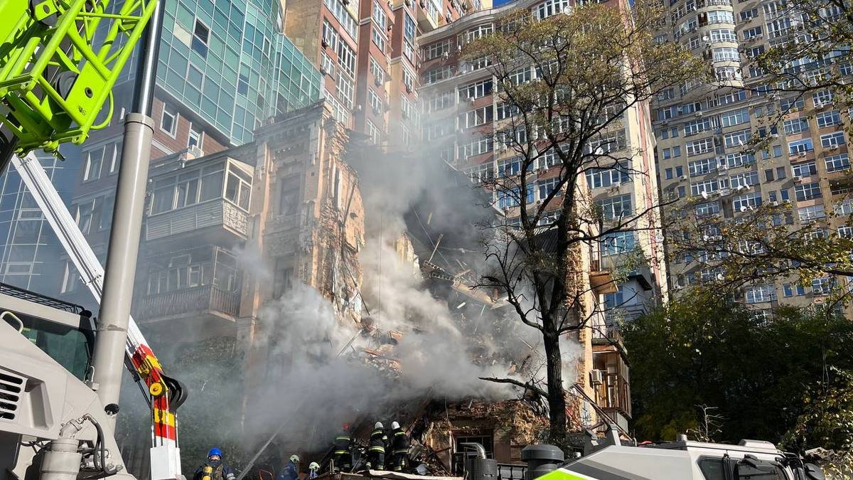 Из-за атаки дронов-камикадзе в Киеве разрушено историческое здание: что о нём известно