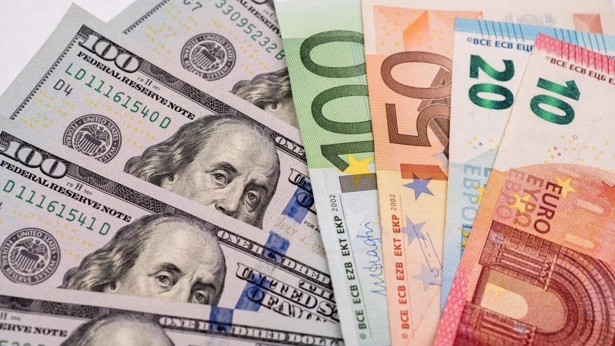 Євро подешевшав, скільки коштує долар? Курс валют на 20 жовтня в Україні
