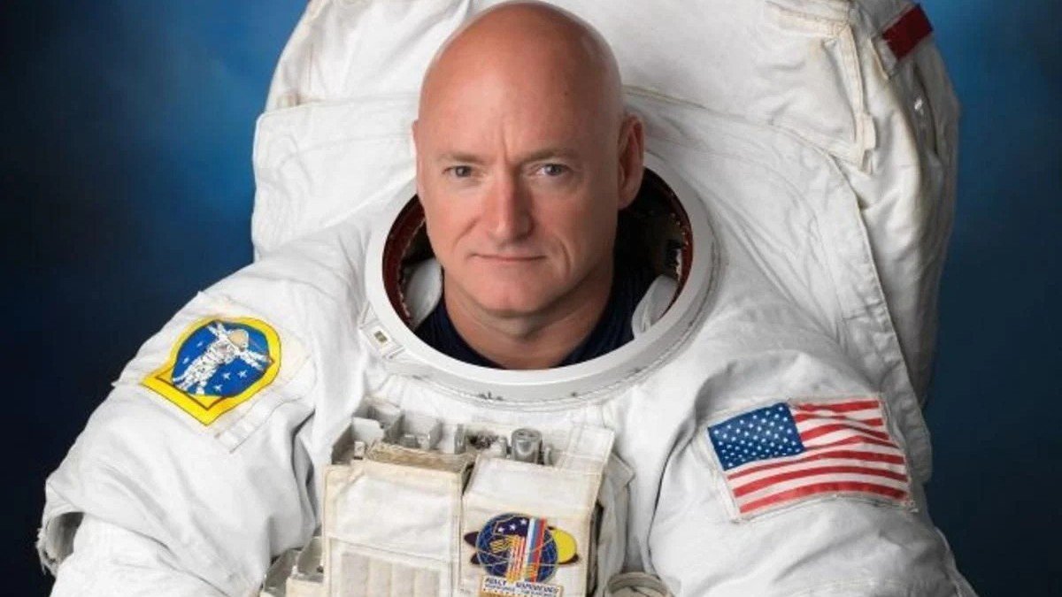 Американский астронавт-рекордсмен Келли будет собирать средства на скорые для Украины