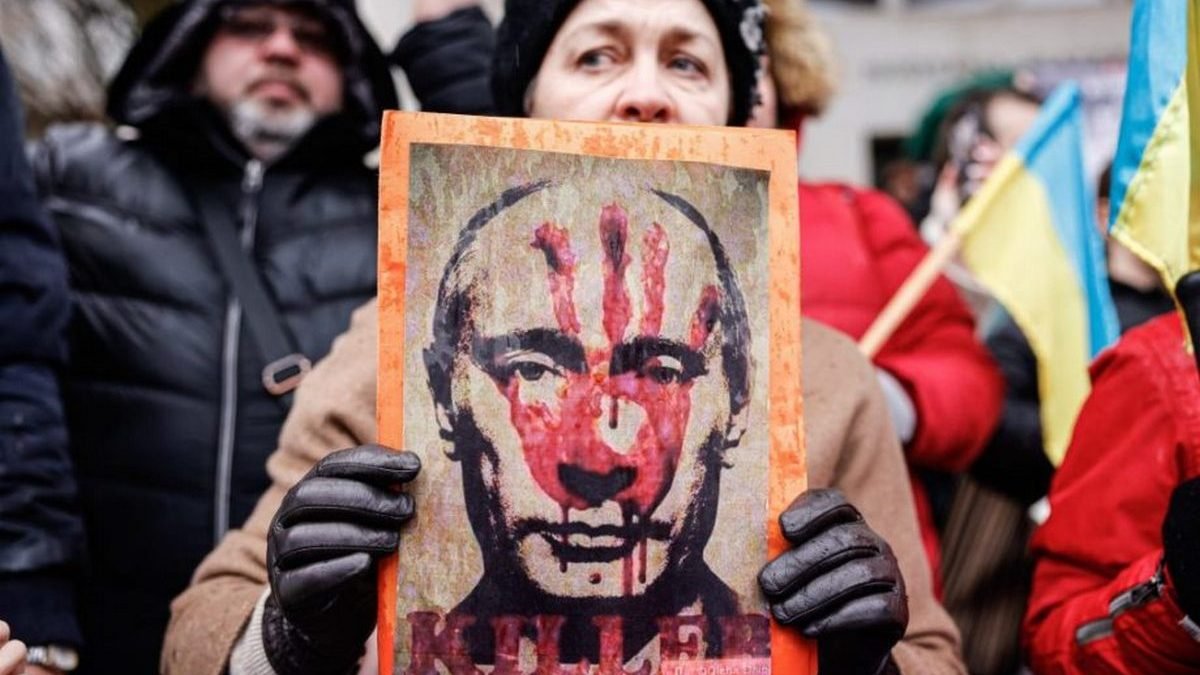 Українців, які зараз за кордоном, просять розповісти про воєнні злочини