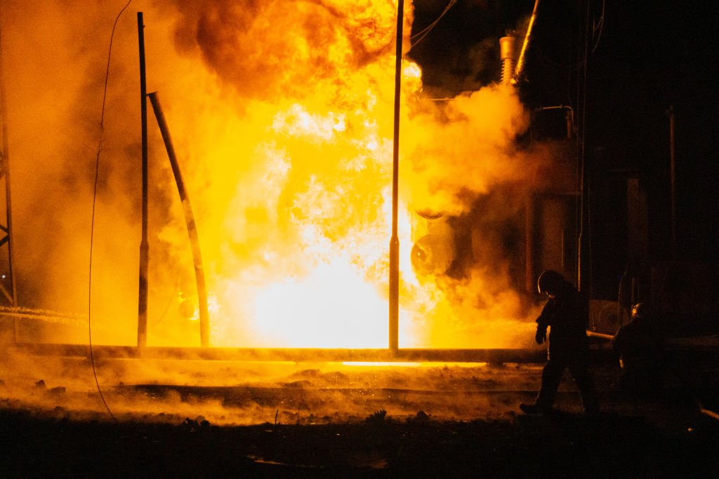 Харків під вогнем: через атаку росіян в місті спалахнула пожежа