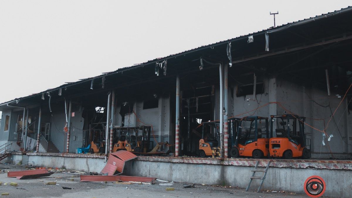Атака дронів-камікадзе по Дніпру: як виглядає зруйноване підприємство