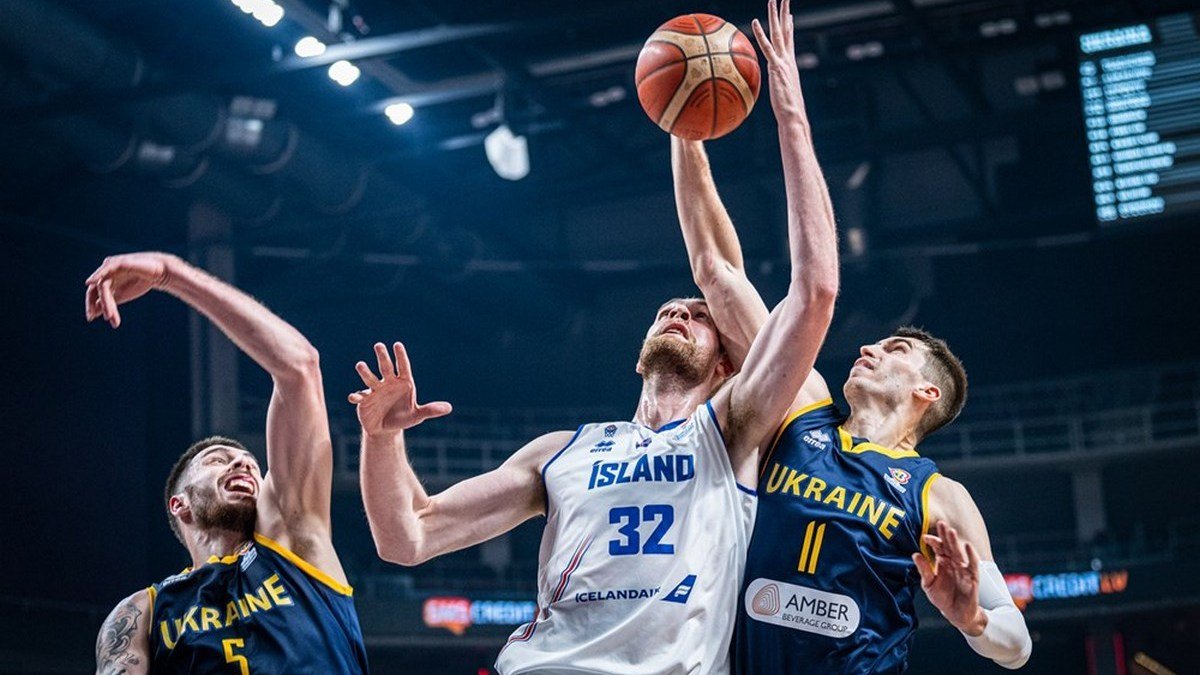 Сборная Украины в напряжённом матче обыграла Исландию