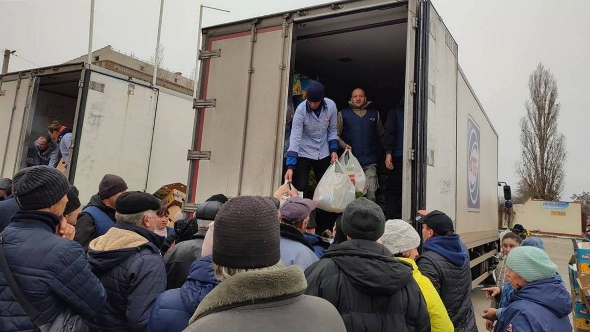 «АТБ» привезли в Снигиревку гуманитарную помощь и планируют открыть супермаркет в Херсоне