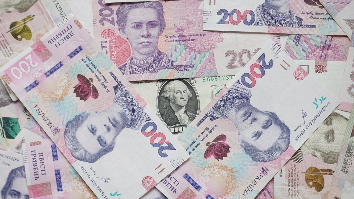 Що буде з гривнею та курсом долара у 2023 році?