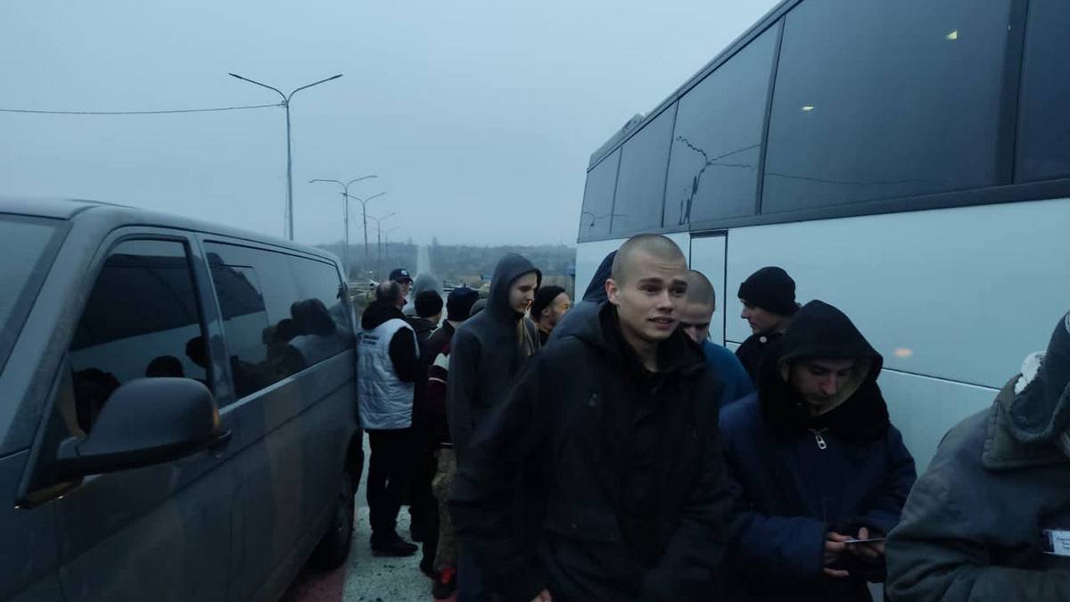 Украина вернула из плена 36 человек. Среди них защитники Мариуполя и ЧАЭС