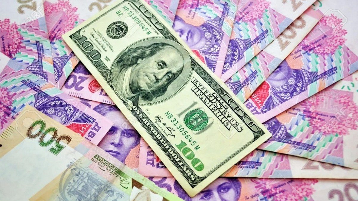 Євро дорожчає, скільки коштує долар? Курс валют в Україні на 24 листопада