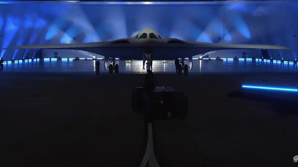 У США презентували високотехнологічний бомбардувальник-невидимку - головні новини ночі