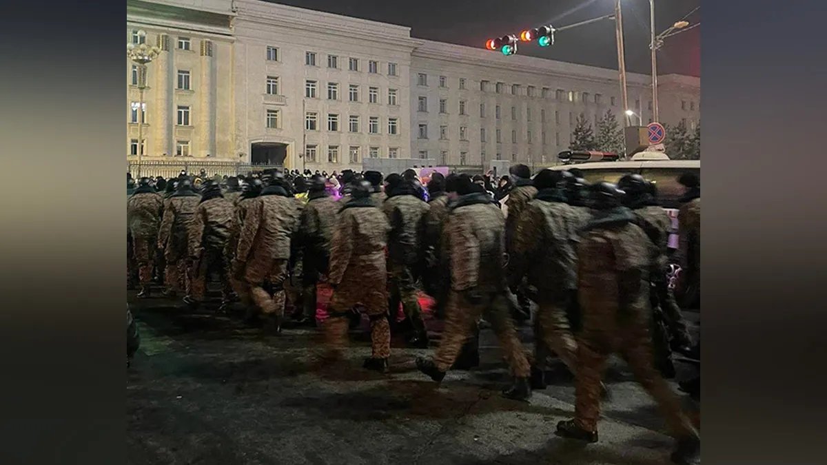 Монголия на грани революции. Митингующие штурмуют Дворец правительства — что произошло