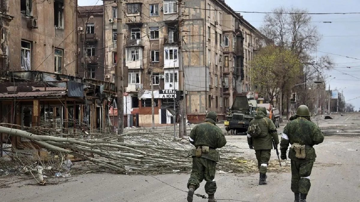 Россияне не выпускают мужчин из Мариуполя из-за новой волны мобилизации: какая ситуация в городе