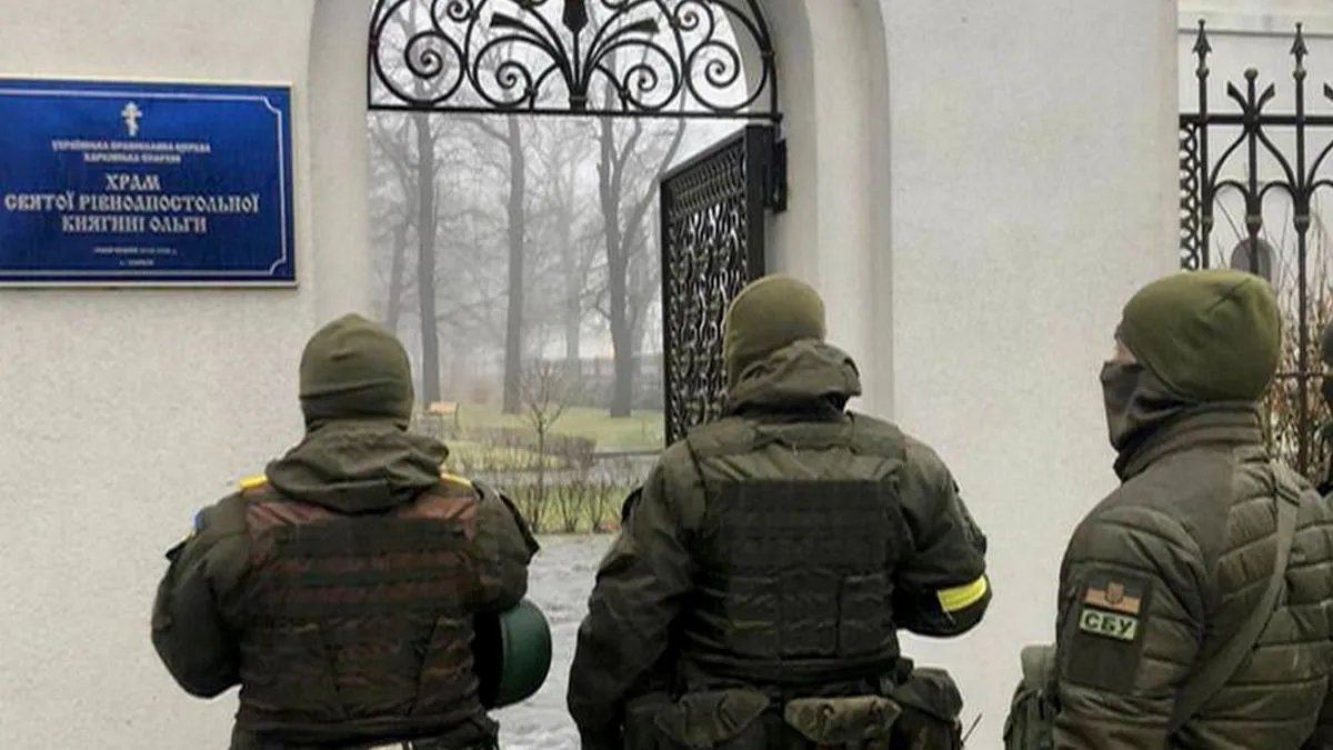 Прокремлівська література та сухпайки окупантів: у СБУ показали, що знайшли в упц мп у Харкові
