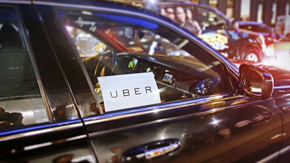 Uber подал иск на власти США, чтобы не повышать зарплату таксистам