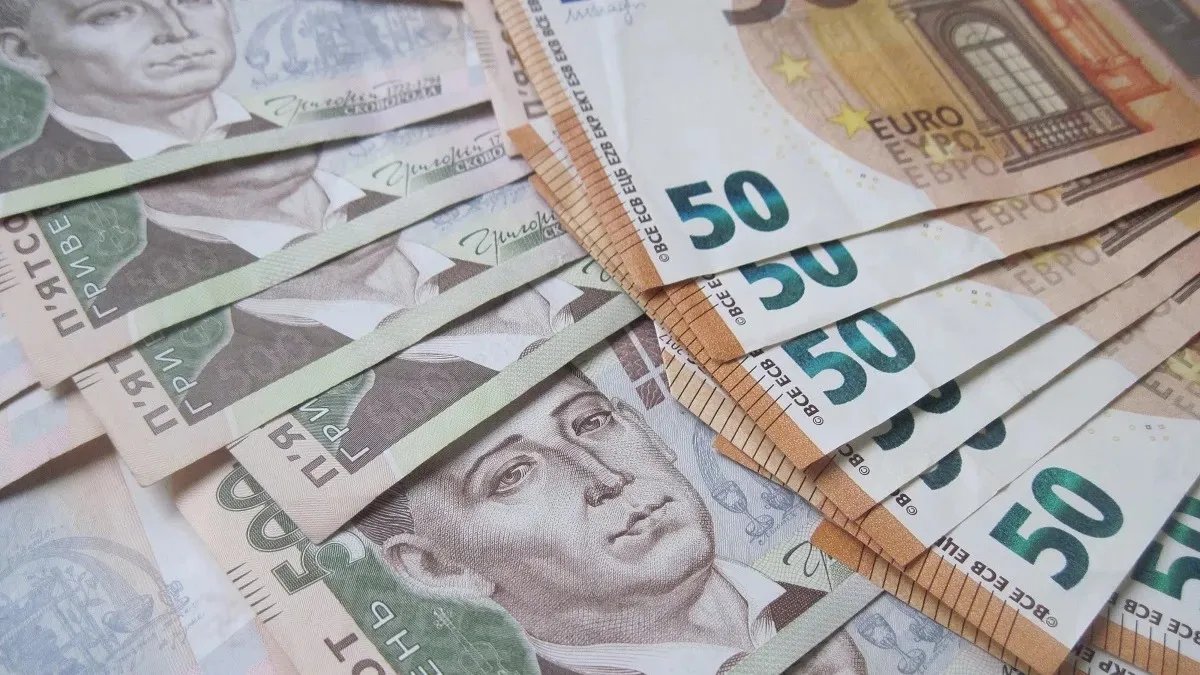 Євро подорожчав, що з доларом: курс валют в Україні на 12 грудня