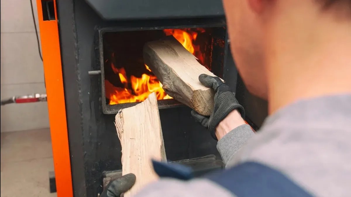 Як не стати жертвою чадного газу, обігріваючись дровами – рекомендації і перша допомога