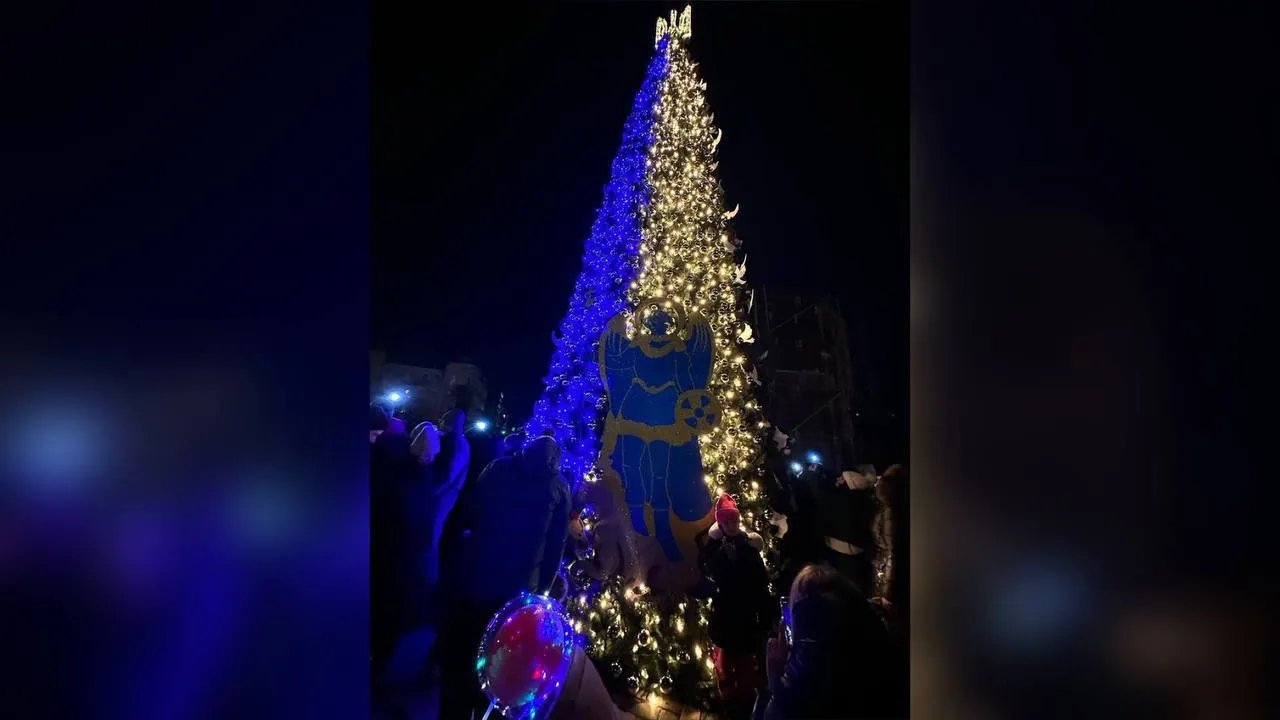 В Киеве зажгли огни главной ёлки