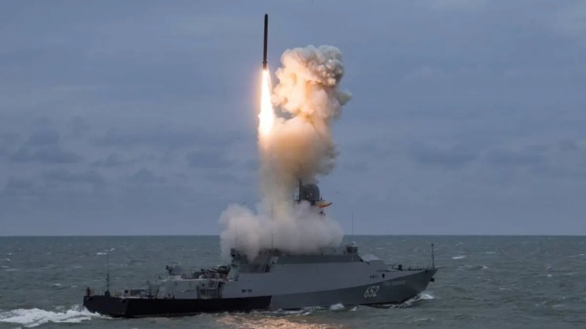 Росіяни готуються до нової ракетної атаки: в Чорне море вивели більше ракетоносіїв