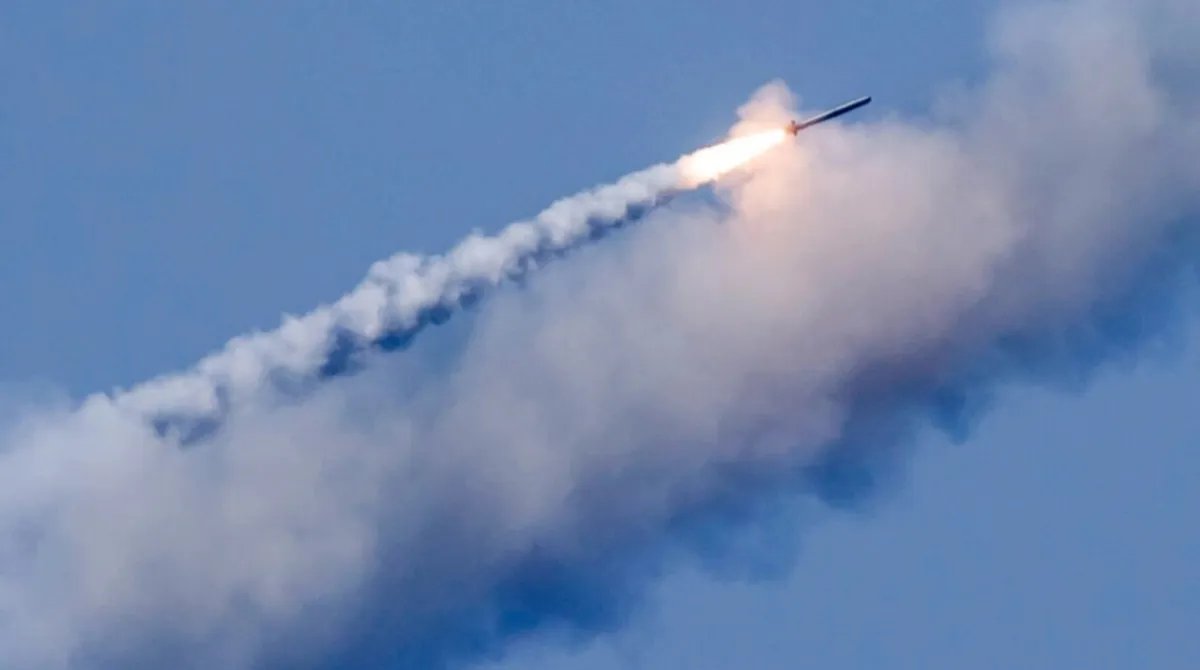 Ракетна атака на Київ - вибухи пролунали до повітряної тривоги. Оновлюється