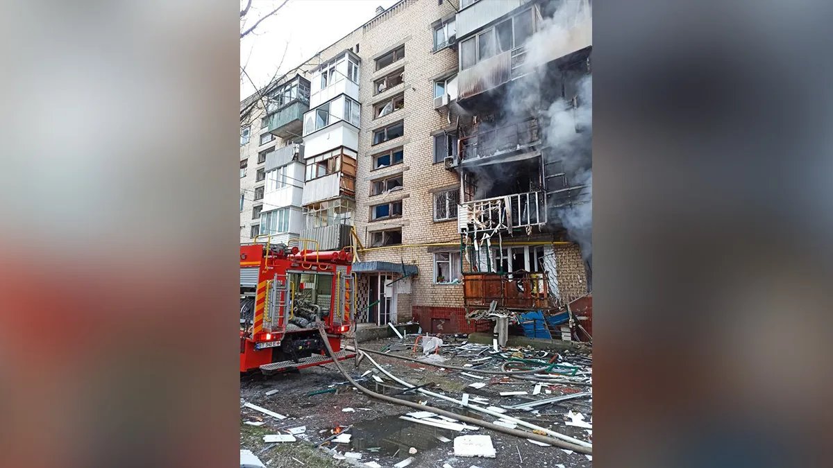 Окупанти обстріляли Херсон: пошкоджені будинки, дитячий медичний центр та приміщення Червоного Хреста