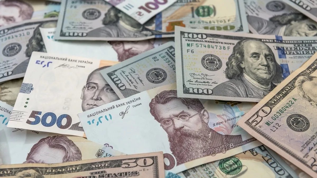 Скільки коштують долар та євро? Курс валют в Україні на 17 січня