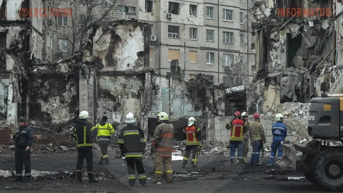 Ракетний удар по багатоповерхівці у Дніпрі: рятувальники завершили розбір завалів