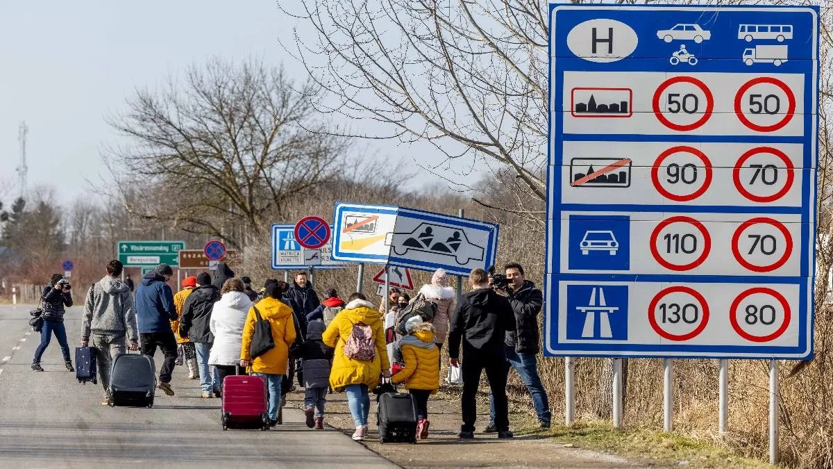 Українці мають право виїжджати за кордон для лікування: що для цього треба