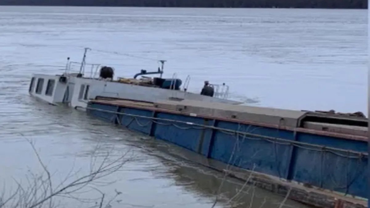 В порту Рені на Одещині затонула баржа з зерном: що відомо