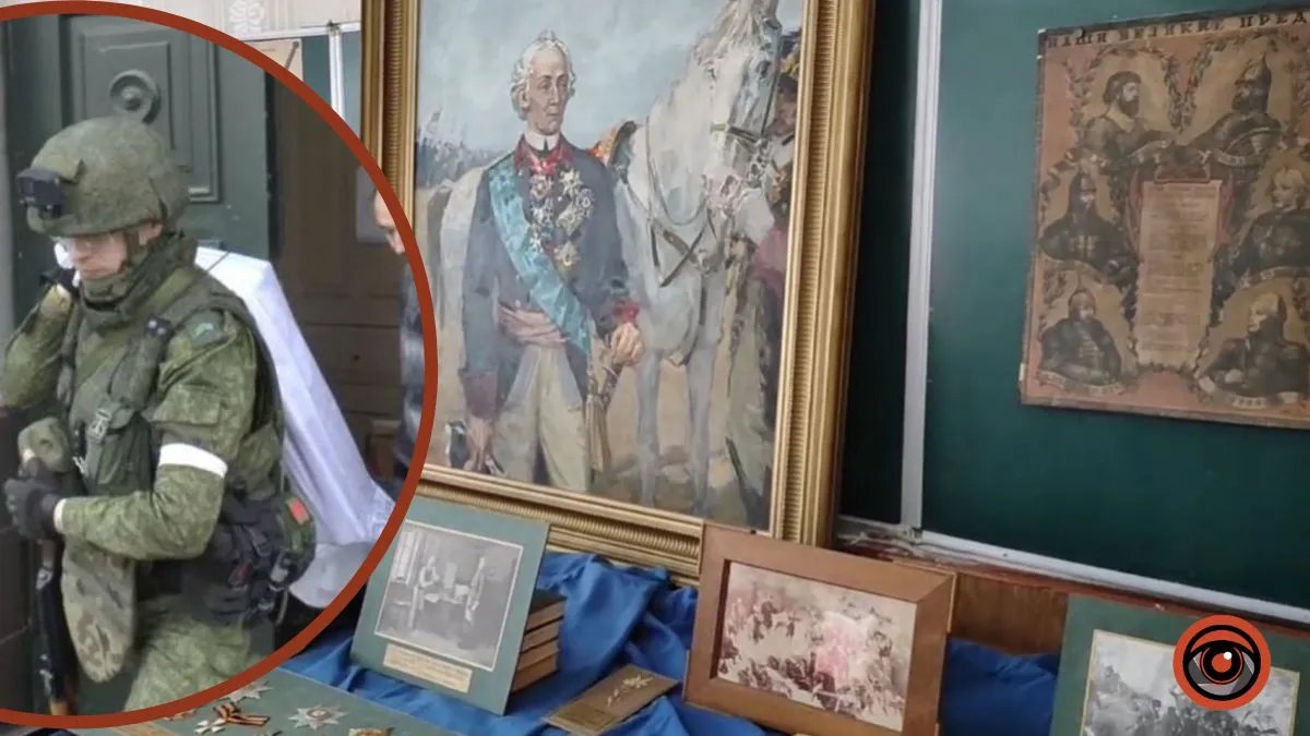 Окупанти похизувались викраденою колекцією з краєзнавчого музею в Херсоні