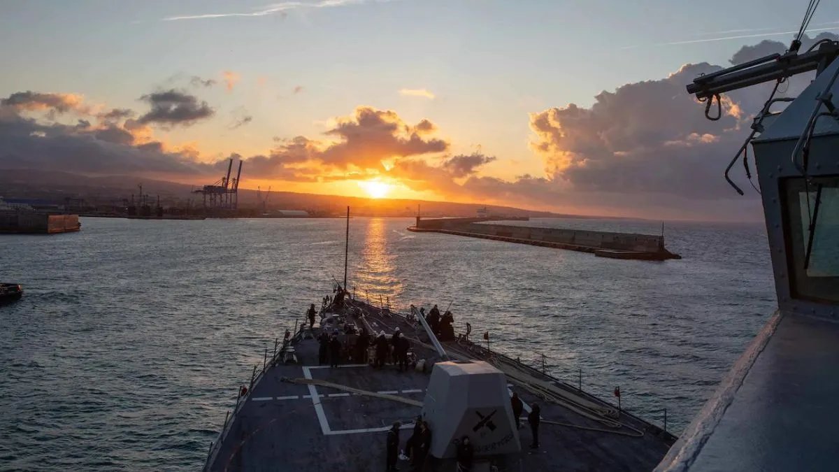 США переправили эсминец в Босфор. Ракеты из него способны попасть в Крым, Краснодар и Ростов