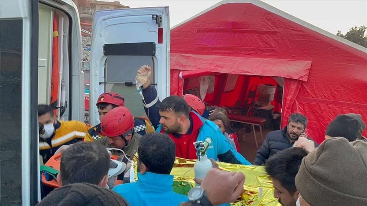 Неделя под завалами: в Турции спасли двух братьев, пострадавших от землетрясения