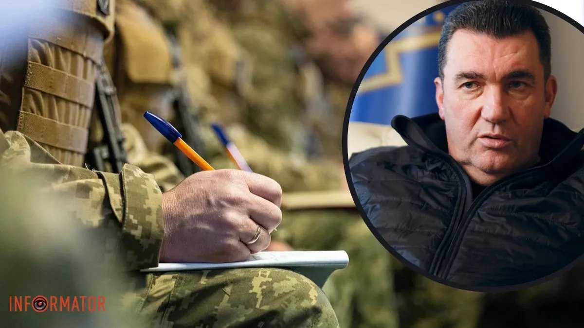 Данилов прокомментировал массовую раздачу повесток в Украине