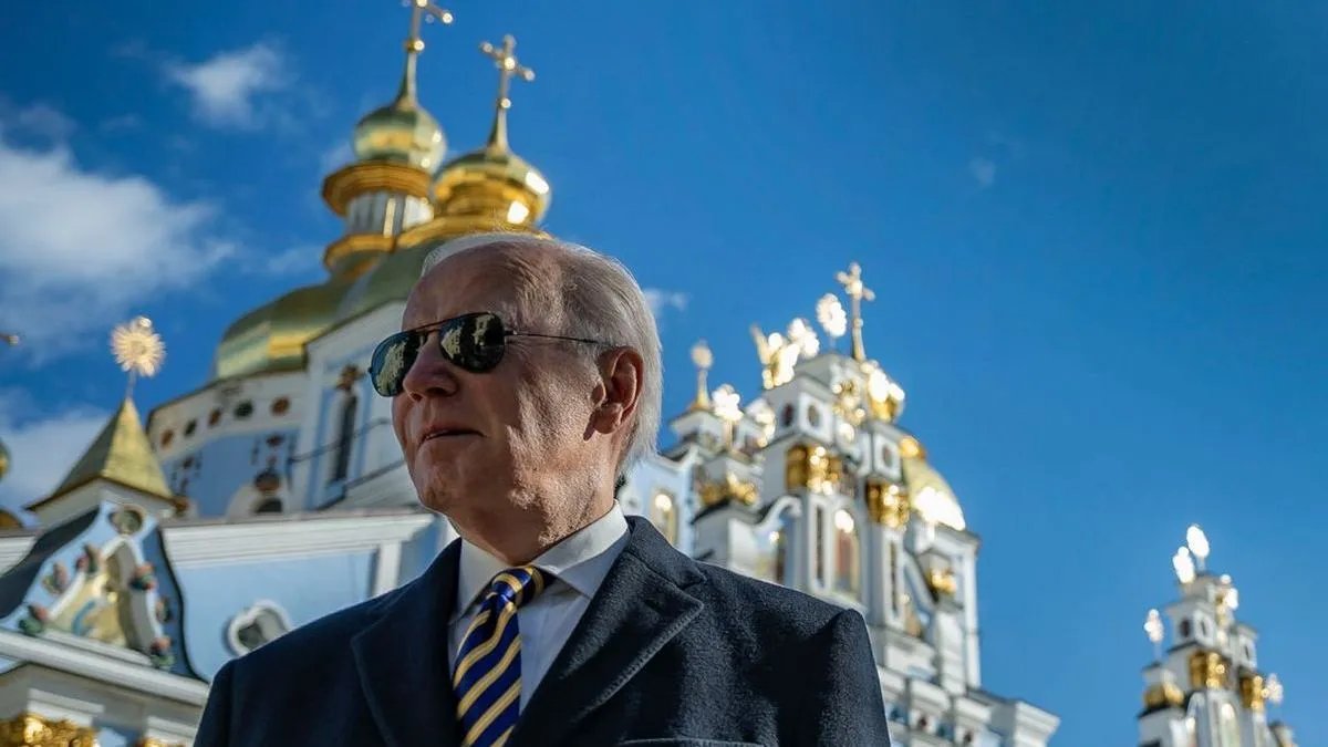 Президент США Байден уехал из Киева в Варшаву. Там его уже просят передать Украине истребители