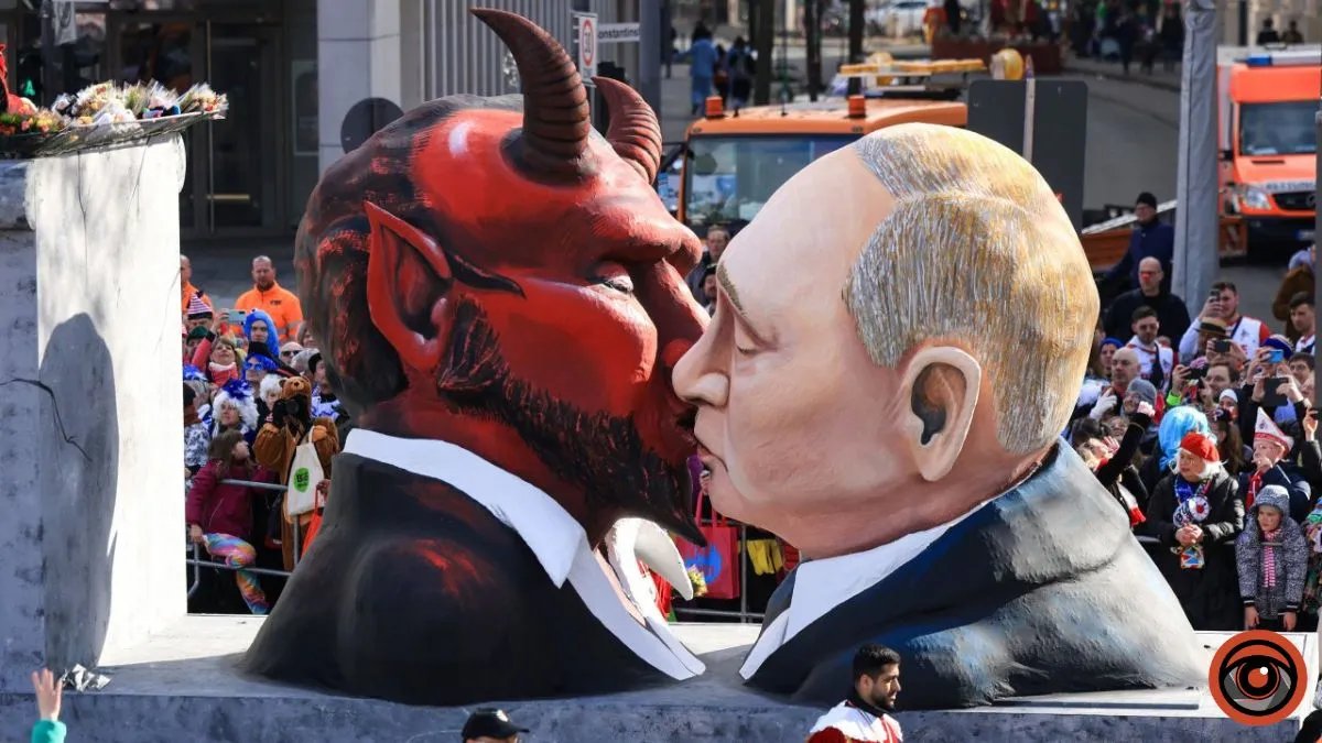 Путин стал «звездой» на сатирическом параде в Германии. Самые яркие фото