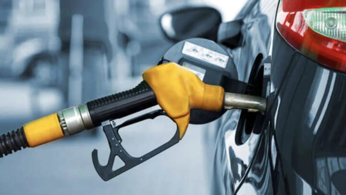 Аналитики объяснили почему в Украине падают цены на бензин