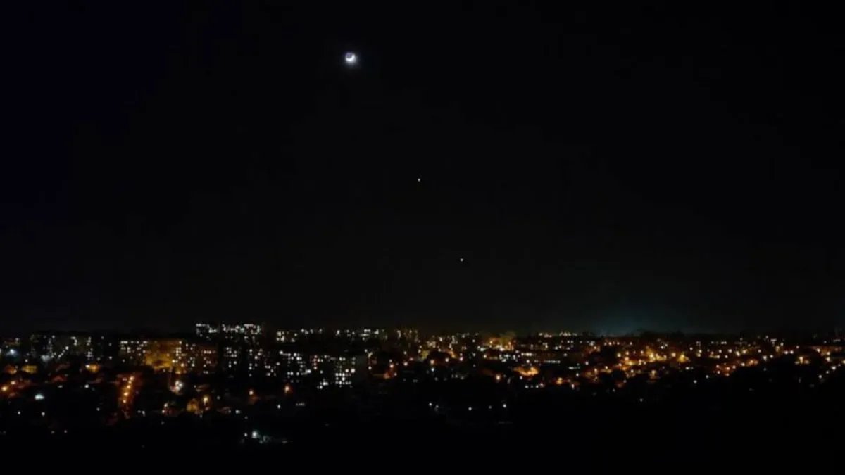 Парад планет: Місяць, Юпітер та Венера вишикувалися в один ряд — фото