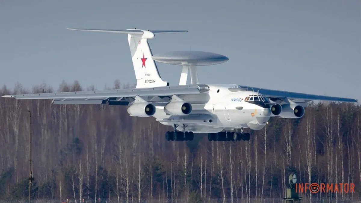Переставили и ремонтируют: россияне спрятали повреждённый в Беларуси самолёт-разведчик