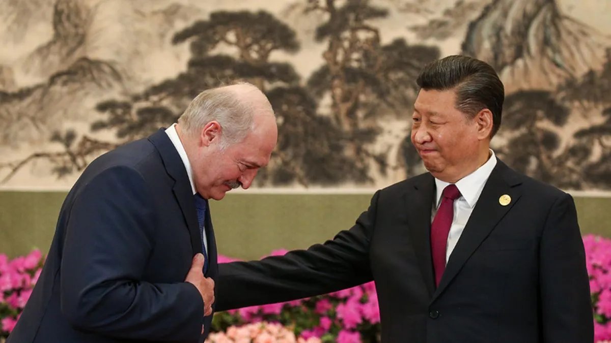 Навіщо Лукашенко поїхав до Китаю: пошук грошей, намагання зберегти владу та війна в Україні