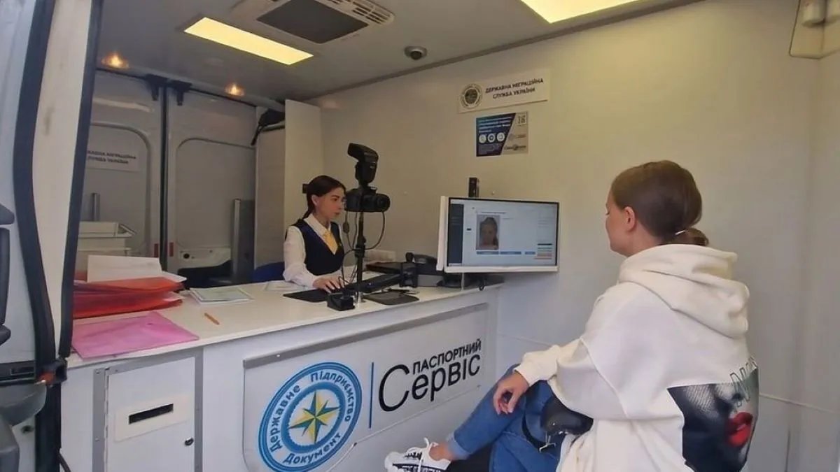 Украинцы за границей могут оформить или обменять паспорта в четырех странах — адреса сервисных центров