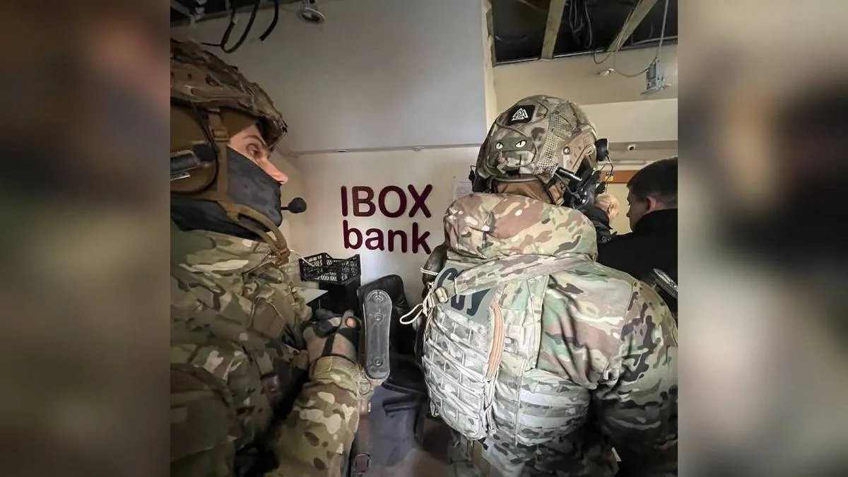 В офісах IBOX Bank проводять обшуки