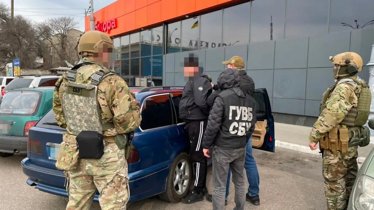 Видурювали гроші у родичів загиблих воїнів: СБУ в Одесі викрила шахрайську схему