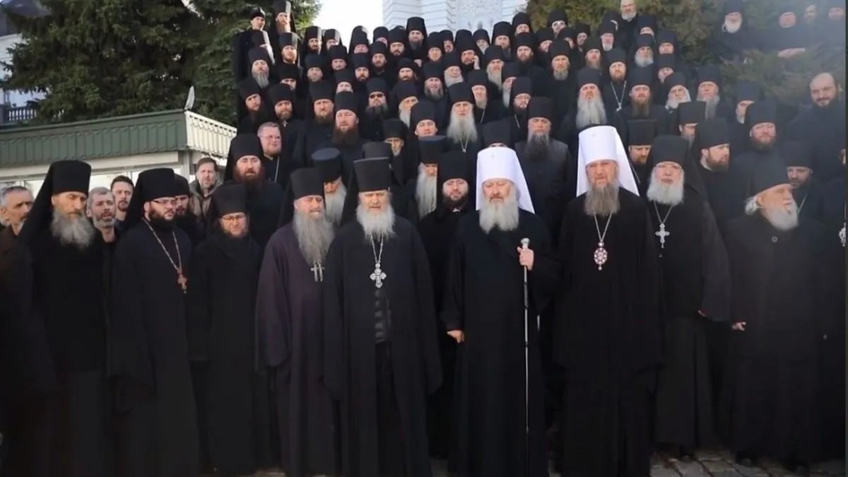 Монахи з Києво-Печерської лаври заявили, що вимолили Зеленському перемогу на виборах, а той від радощів "хотів охреститися"