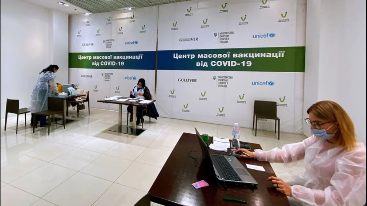 Привиться от COVID-19 можно в больницах и ТРЦ Киева: где именно