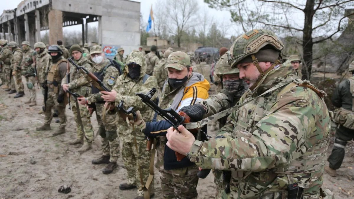 В Україні продовжено дію воєнного стану та мобілізації