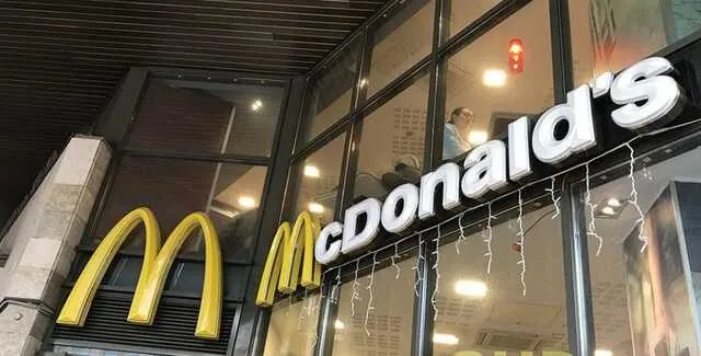 Євакуація працівників McDonald's