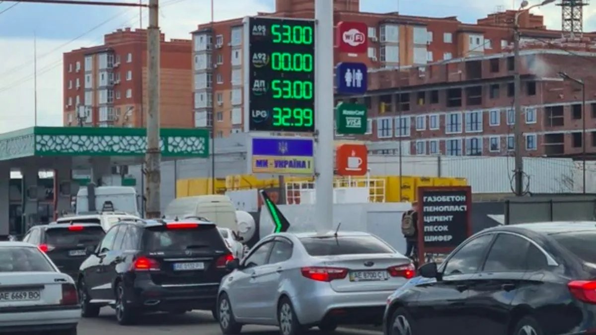 Как изменились цены на топливо после возврата налогообложения: анализ по маркам и популярным АЗС
