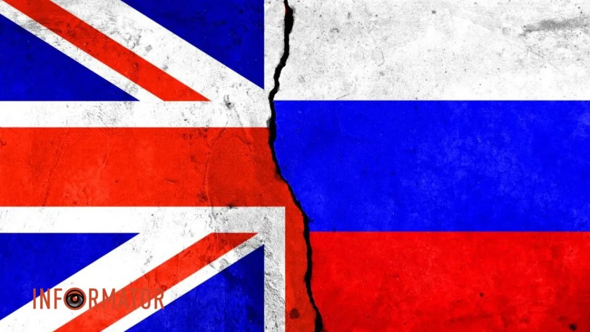 знамя Великобритании, флаг россии, чашка с кофе