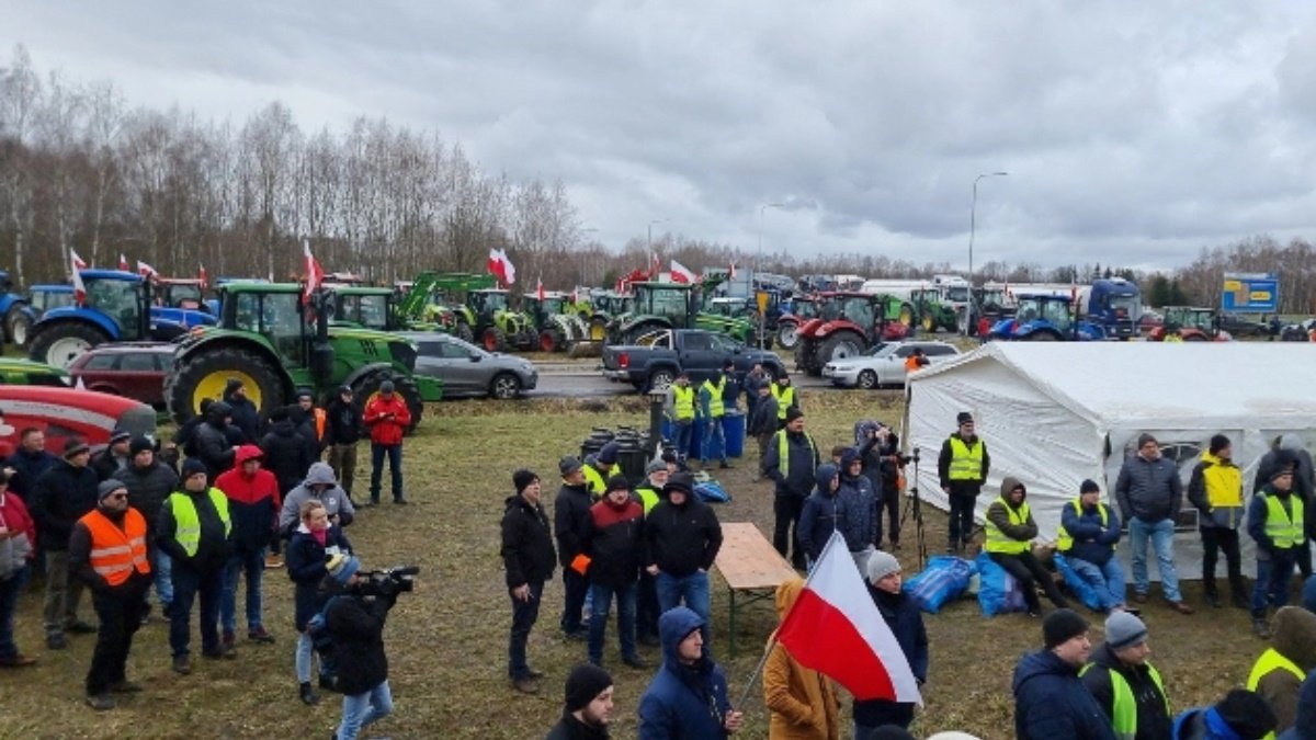 Польські фермери не скасовують протести на посту "Дорогуськ-Ягодин"