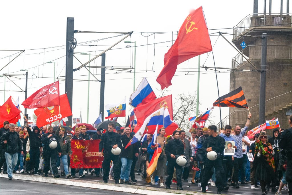 Росіяни святкують в німецькому місті Кельн. Фото: Getty Images Росіяни святкують в німецькому місті Кельн. Фото: Getty Images
